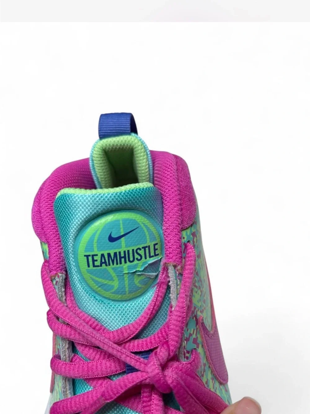 Nike Team Hustle D 9 DIGI Pink Teal Basketball Shoes Youth 6.5Y